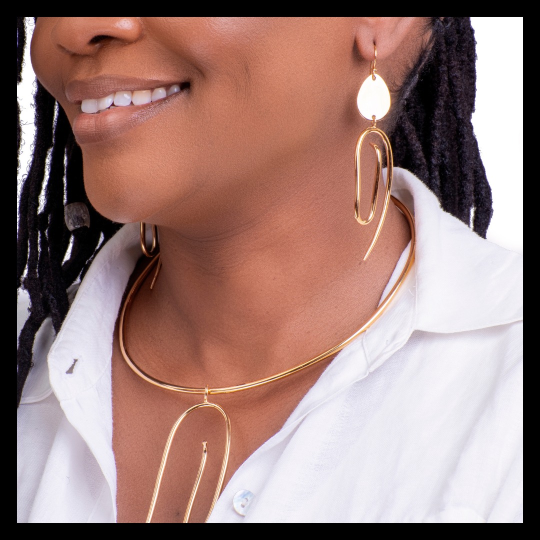 DIROJewellers's tweet photo. Add some flair to your outfit by incorporating the Minimalist Set in to your wardrobe. 

Shop TODAY on our website. Link in BIO.

📍 Find us:
@zantaadeydestore
@the_village_market
@nairobi_street_kitchen
@african_lifestyle_hub
@sarityourcity

#dirojewellers #madeinkenya https://t.co/2P7zz4ZZzg