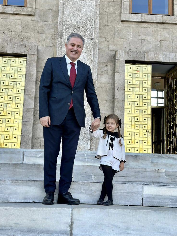 ahmetcakir44's tweet photo. #23Nisan Ulusal Egemenlik ve Çocuk Bayramı kutlu olsun. 🇹🇷 https://t.co/kKr4UWKSHR