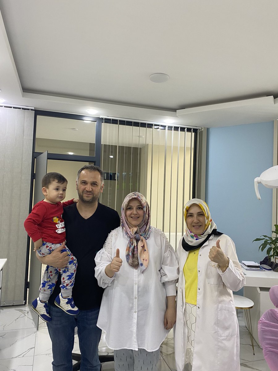 Tanımaktan mutluluk duyduğum Sevgili Semra Hanım ve kıymetli Mehmet Beyle yeni günümüze güzellik katarak başlıyoruz…🙏😇 #iyileşiyoruz #ortodonti #teltedavisi #PRP #sinüslifting #kemikögmentasyonu #bütüncüldişhekimliği #dişçekimi #akupunktur #kanaltedavisi #dolgu