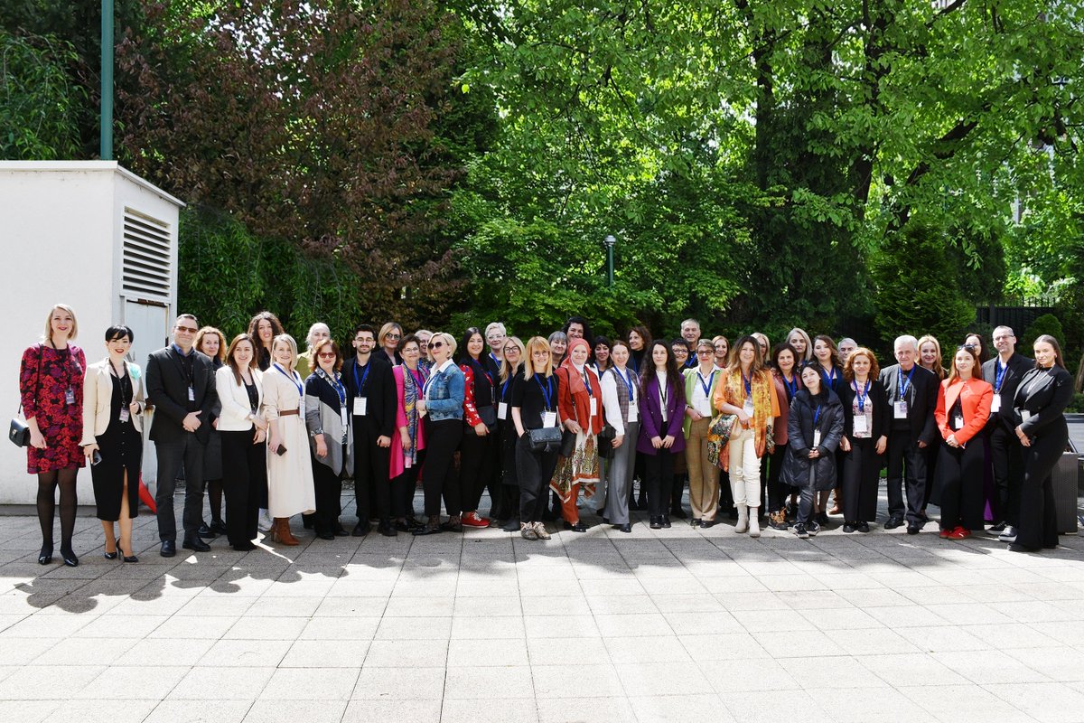 📢On 20 April, educators and academics from #Albania, #BosniaandHerzegovina and #Serbia gathered in Sarajevo for the 'Re-imagining #Education 2030' symposium, which delved into the impact of #digitaltechnology on #education.🤝📚💻@UNESCO @UNPeacebuilding #UN4Uth #futureisYOUth