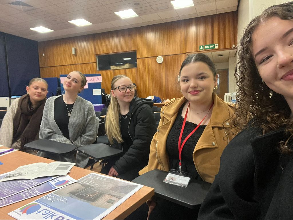 6TH FORM NEWS: Year 12 students visit the Birmingham Women's Hospital stacs.org/News/Year-12-s… 
.
.
.
#committedlearners #exceptionalpeople #stacs #kingsnorton #catholicschools #southbirmingham #lumenchristi