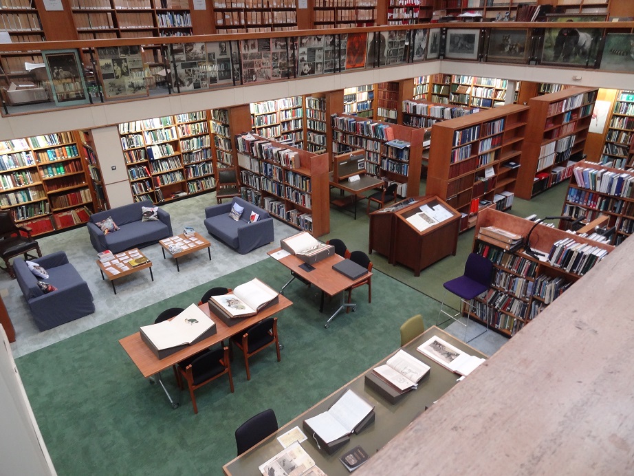 ZSLLibrary's tweet photo. Are you attending #ZSLTalks this evening? Then do call into ZSL Library and Archives beforehand, we will be open until 5.30pm.
See our newly refurbished Reading Room, look at our new displays and display cases... if you are a #ZSLFellow maybe borrow a book?📚 https://t.co/eIwBxkS1p5
