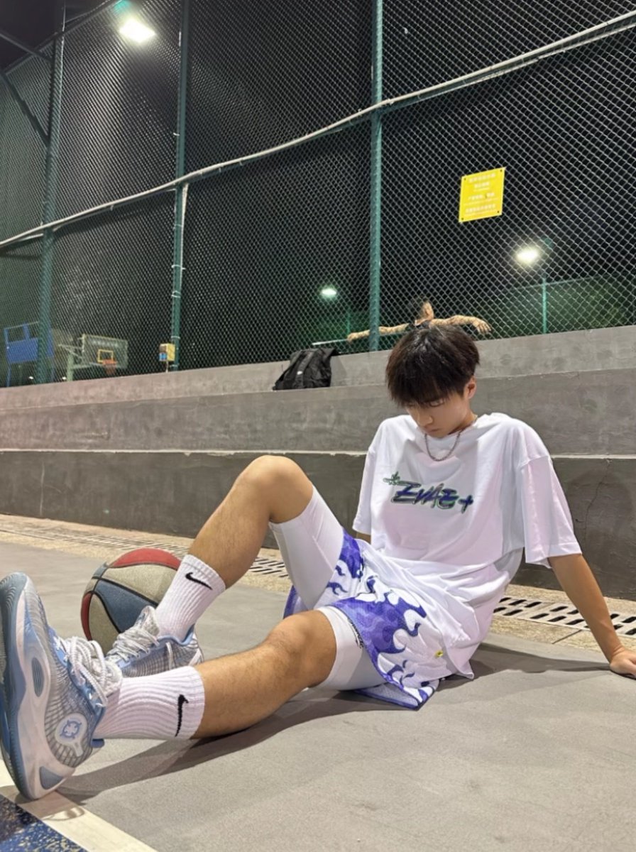 有喜欢纯白耐克袜的吗，