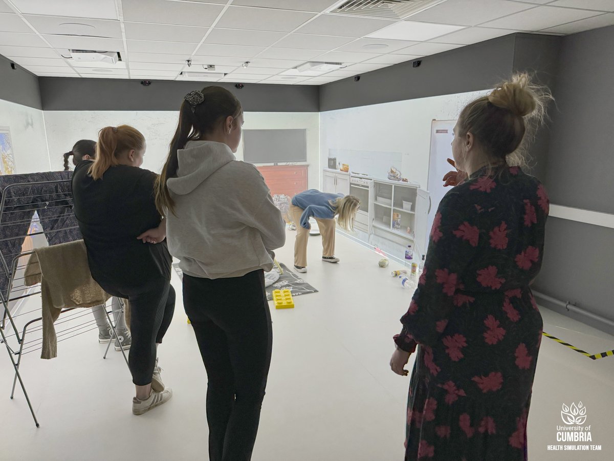 DigiSimUoC's tweet photo. Amazing safeguarding and risk assessment session for our midwifery students with a visit from NHS England last week. @CumbriaUni @Gener8H https://t.co/jU6LRANiJ2