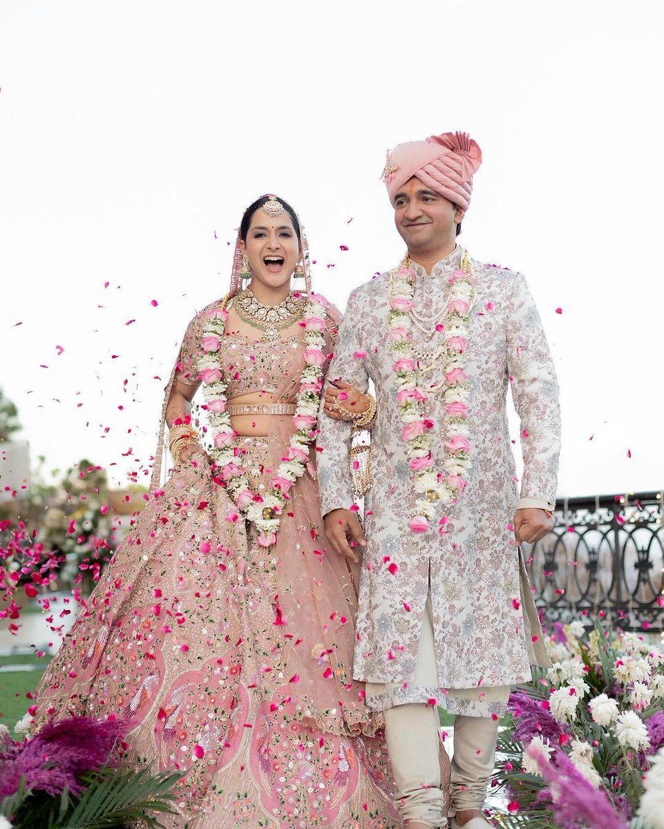 #Photos | Actor #ArushiSharma and casting director #VaibhavVishant tied the knot on 18 April.

See more: tinyurl.com/498zaemf