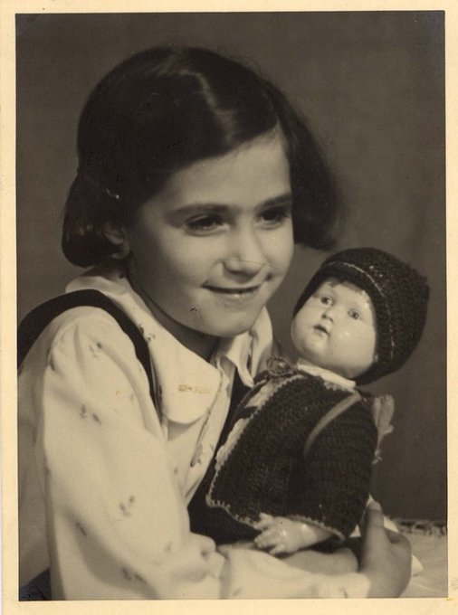 23 April 1929 | A Czech Jewish girl, Alžběta Karsová, was born in Žatec. In #Theresienstadt Ghetto from 22 February 1942. She was deported to #Auschwitz on 6 October 1944 and murdered in a gas chamber.