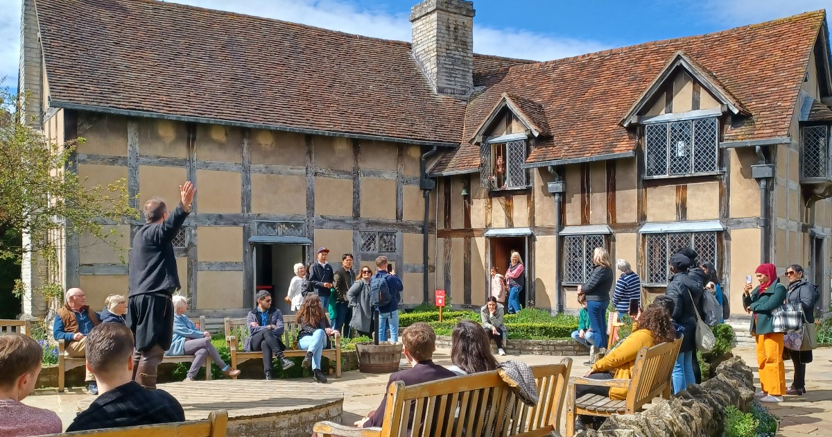 We had so much fun celebrating Shakespeare 460th Birthday this weekend. 🎉 Check out some of our favourite moments with Shakespeare himself, Mothers Who Make and Events from History who all helped us to mark this special day. Happy Birthday Shakespeare! 🎂