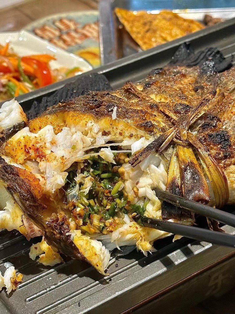 #鄂州 #反差 和天单板板的约会日常🧩(๑•͈ᴗ•͈) （烤鱼好好吃！）