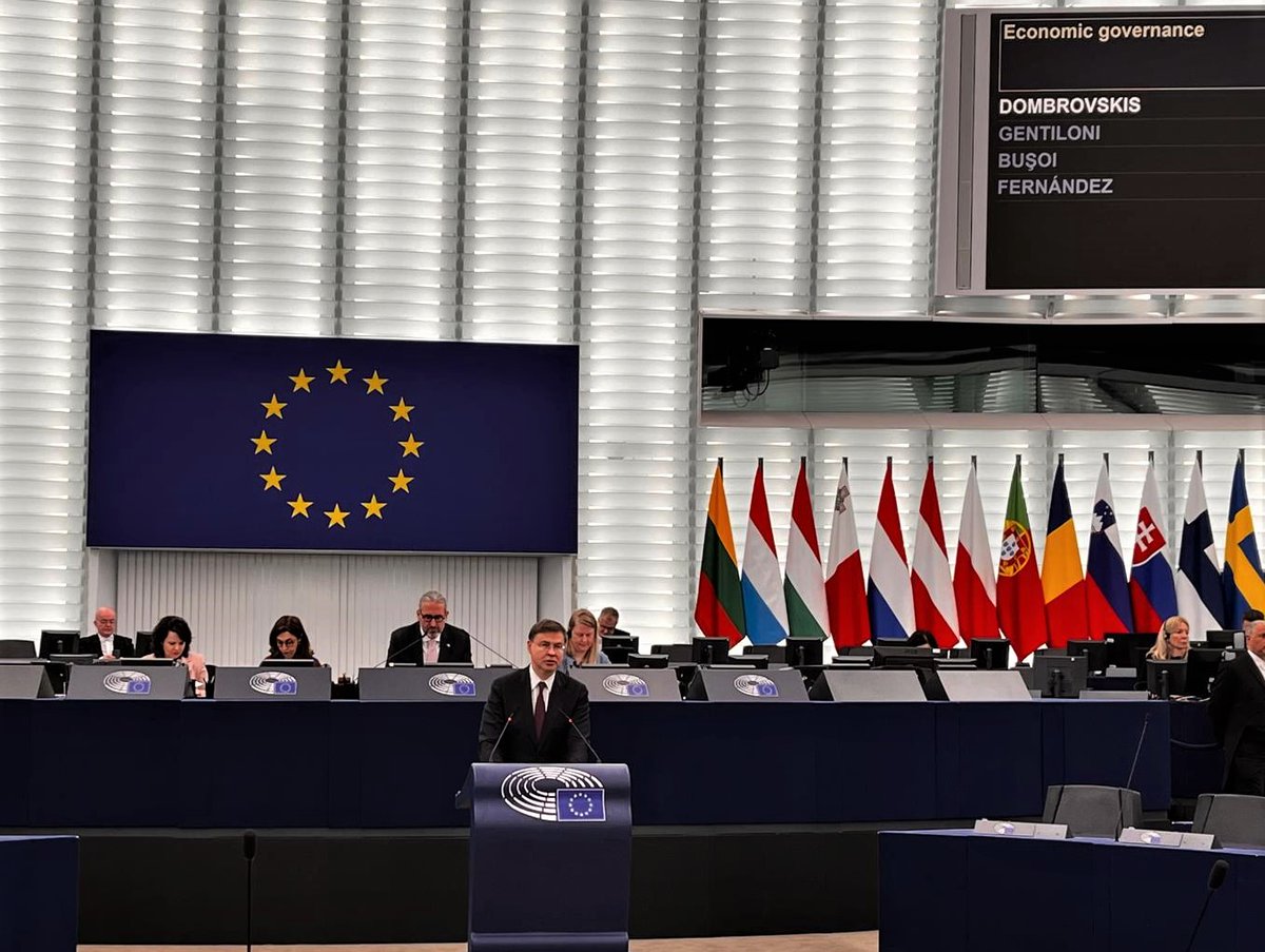 Speaking at #EPlenary debate this morning on economic governance review. This will help to: ✅reduce Member States’ debt, keep it sustainable ✅build base for future growth via incentives for reforms & investments My opening statement at @Europarl_EN 👇 europa.eu/!dpYMjb