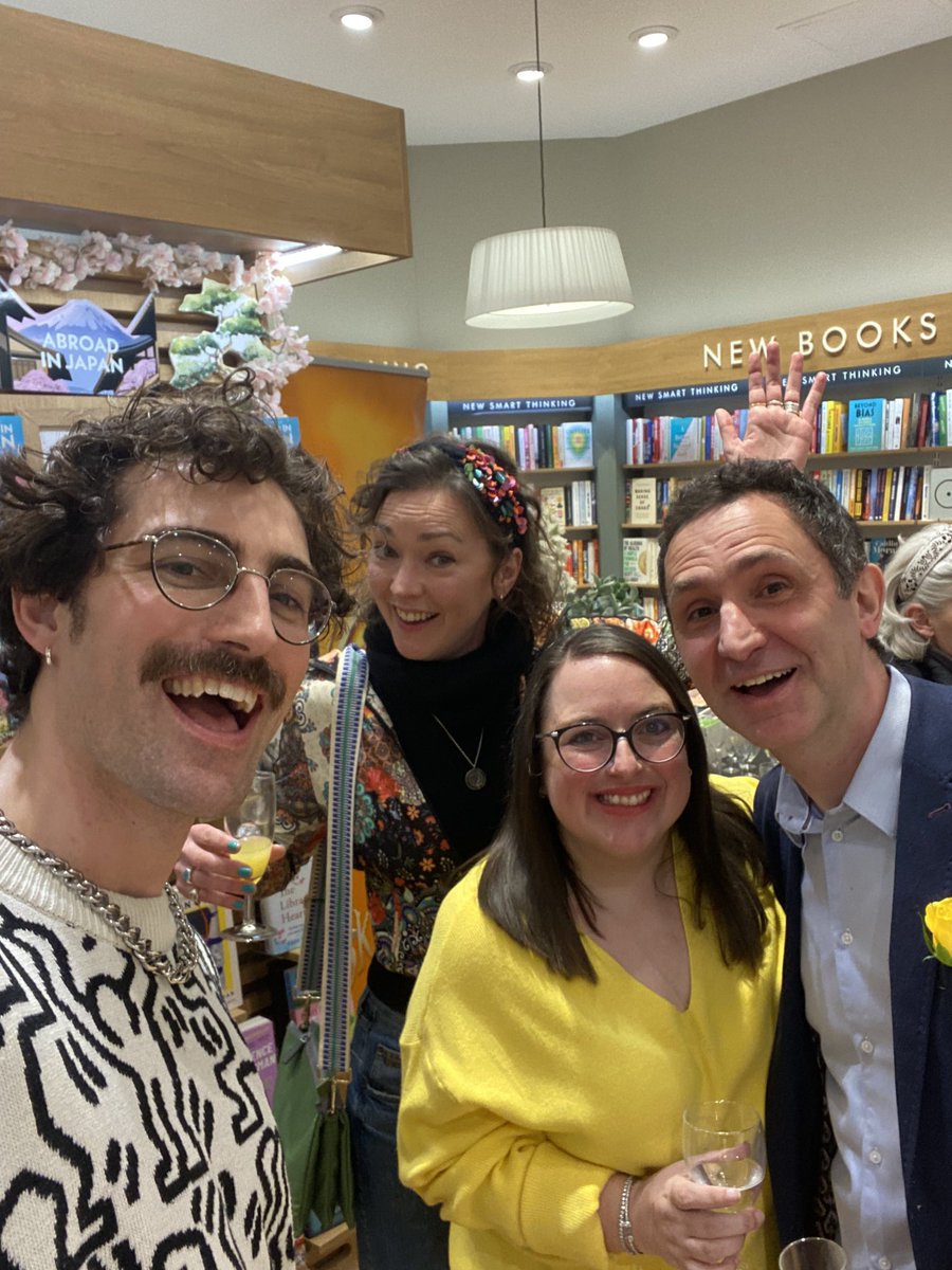 What a joy to join the sensational @annabelwriter for the launch of Skandar & the Chaos Trials last night! It was a sea of celebratory yellow! 💛💛