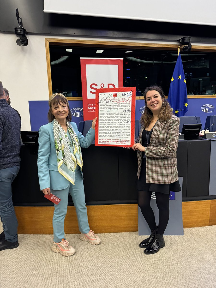 Hoy he firmado junto a mi querida @LeitaoMarquesEP el compromiso de la Carta de los Derechos de la Mujer de la UE, con el que me comprometo a salvaguardar los derechos de las mujeres y la igualdad de género en la Unión Europea. 🫶🏻💜🇪🇺 #PledgeForWomensRights