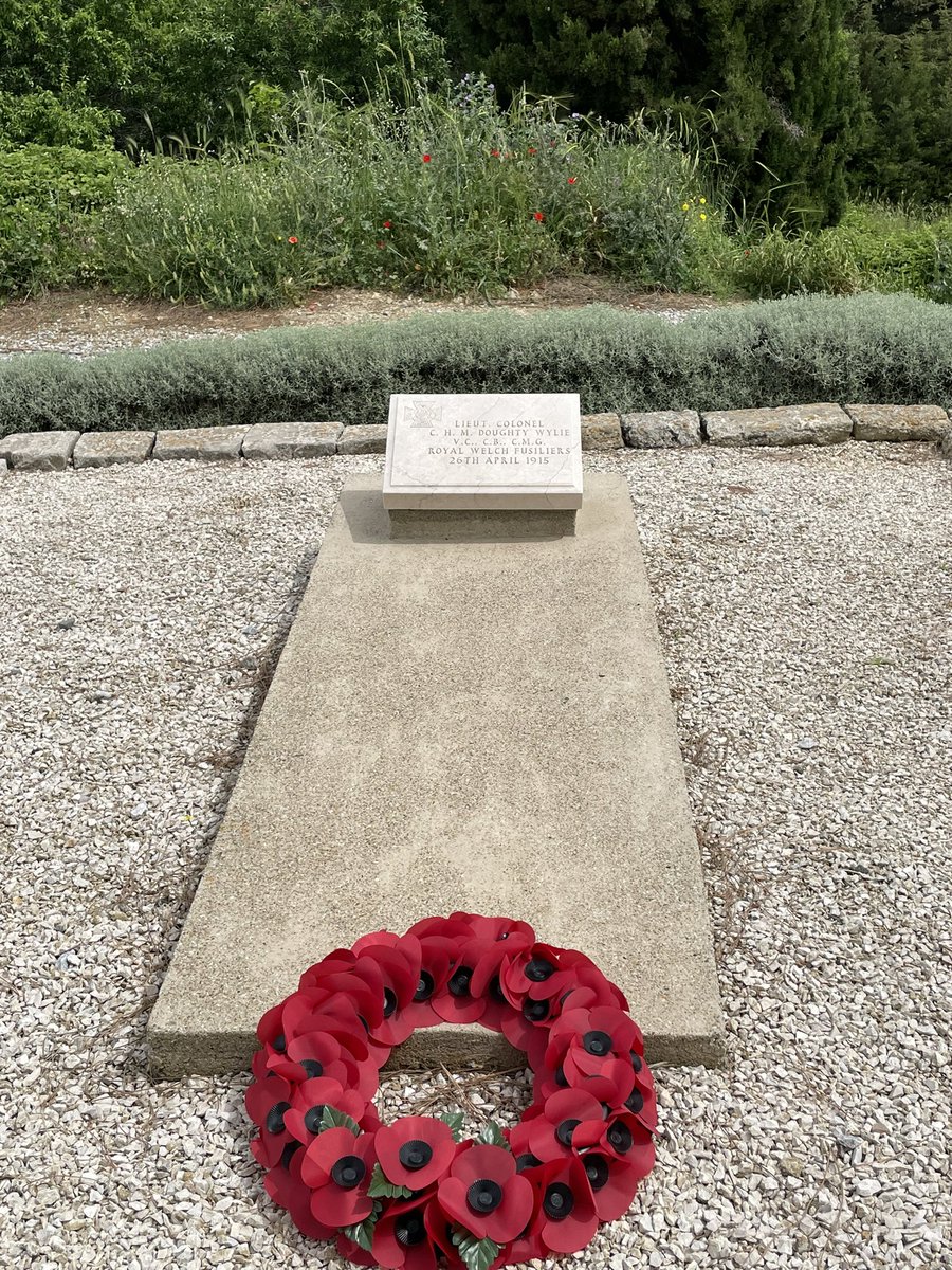 Ahead of ANZAC commemorations, @UKinTurkiye Defence Attaché Col Jim Torbet paid his respects to Lt Col Charles Doughty-Wylie, VC, CB, CMG of the Royal Welch Fusiliers who fell at Gallipoli. @AndyTorbet @TheRoyalWelsh