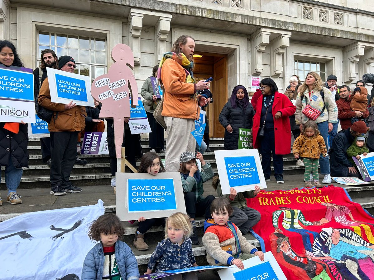 Save_Fernbank's tweet photo. Some more photos from our demo yesterday. This is what a community standing together to oppose cuts that affect the most vulnerable in #Hackney looks like @hackneycouncil @HackneyLabour @carowoodley! Residents want you to INVEST in children’s futures! #SaveOurChildrensCentres https://t.co/bVLWNUNTU2