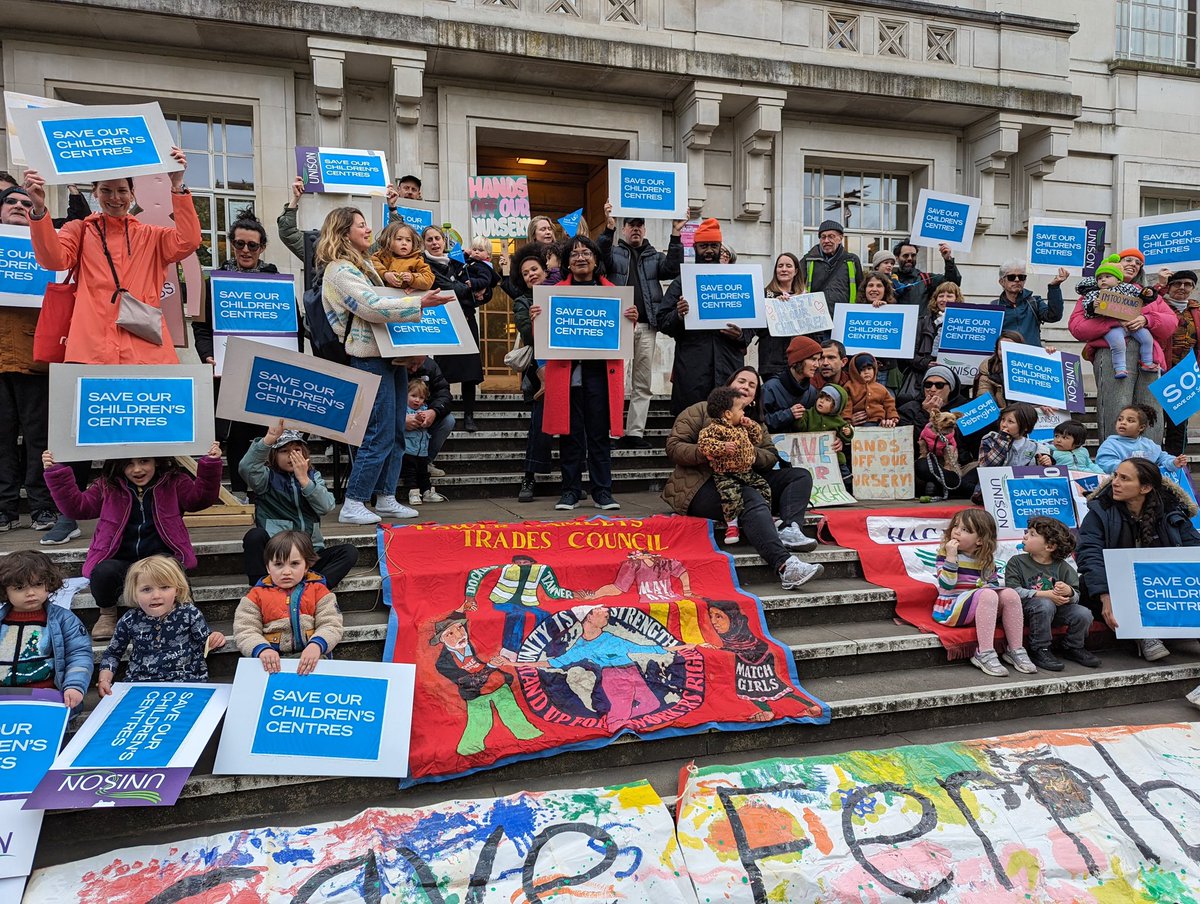 Save_Fernbank's tweet photo. Some more photos from our demo yesterday. This is what a community standing together to oppose cuts that affect the most vulnerable in #Hackney looks like @hackneycouncil @HackneyLabour @carowoodley! Residents want you to INVEST in children’s futures! #SaveOurChildrensCentres https://t.co/bVLWNUNTU2