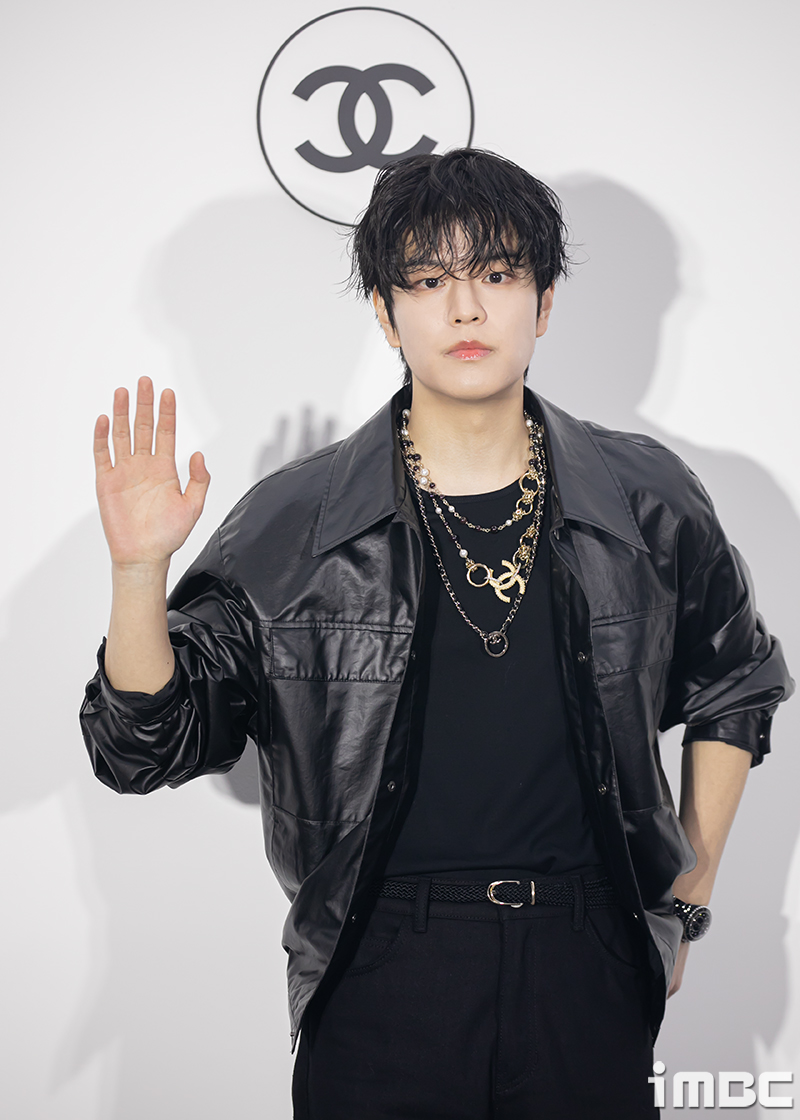 [PRESS PHOTOS] (1) 2024.04.23 #Seungmin at the Chanel Pop-up Store 'ROUGE ALLURE' event! ROUGE ALLURE WITH SEUNGMIN #SEUNGMINxCHANELBEAUTY #Seungmin #승민 @CHANEL @Stray_Kids