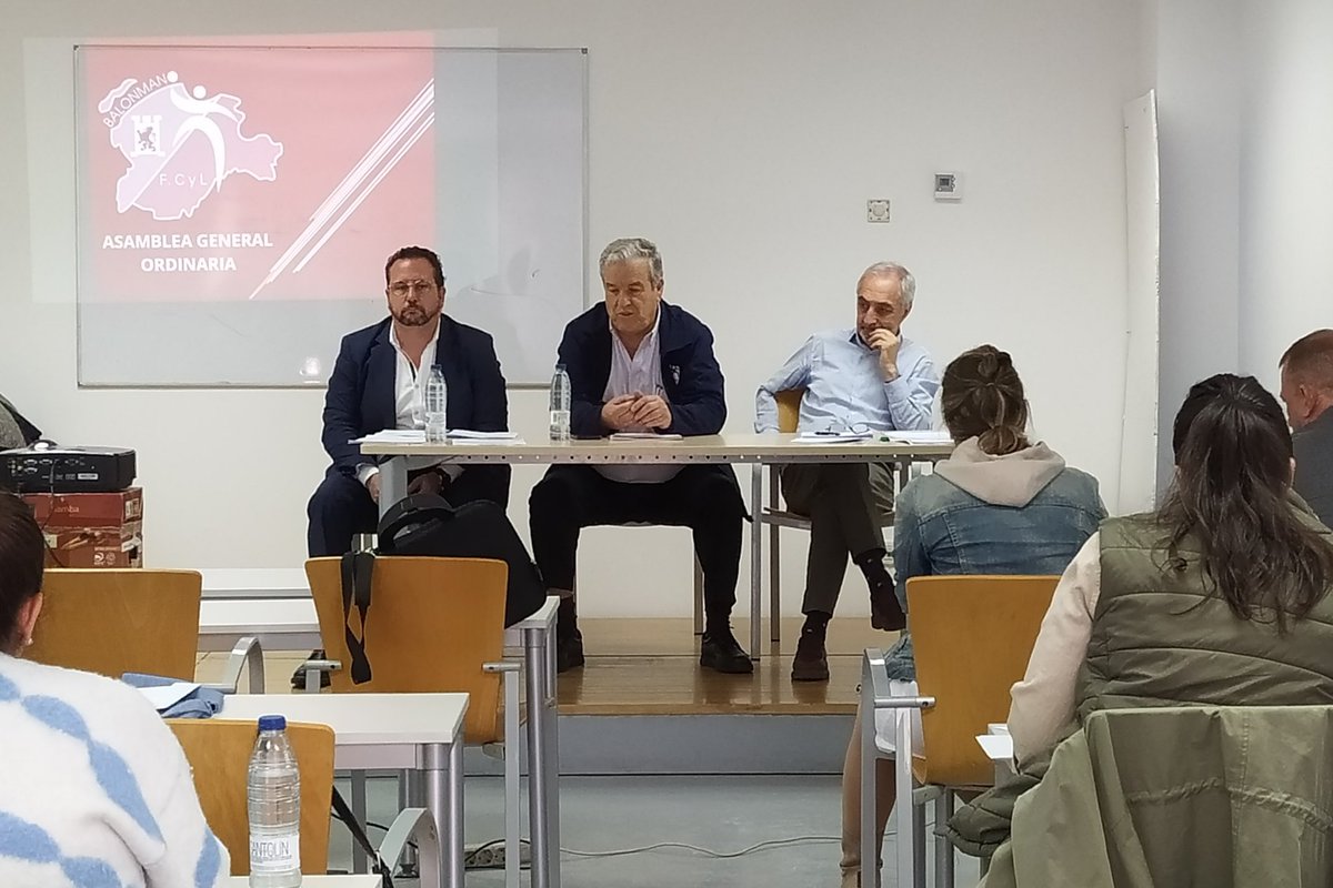 🗨️ ASAMBLEA ORDINARIA | #CyLBMasamblea

El Presidente, acompañado del Vicepresidente y el contable, da la bienvenida a los asambleístas reunidos en Valladolid.

#️⃣ #CyLesBalonmano
