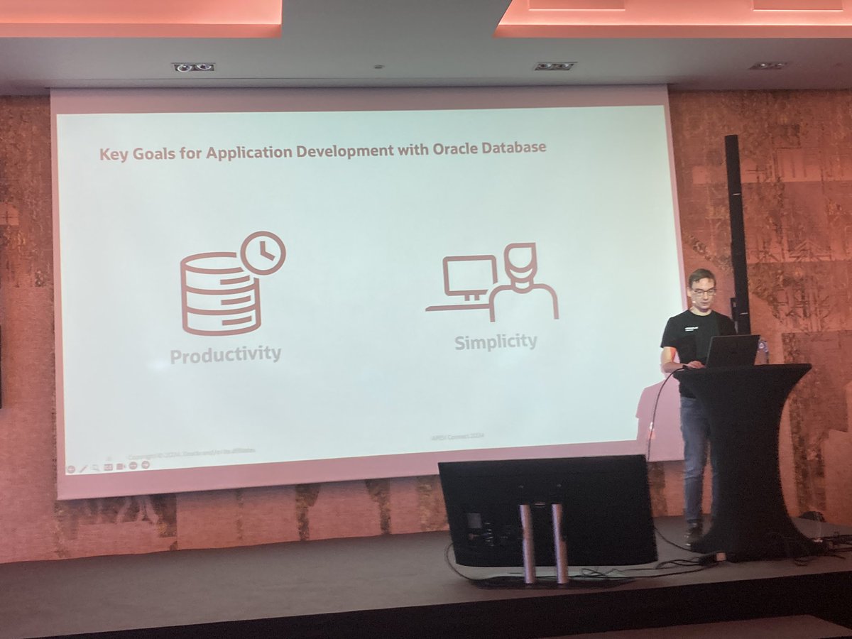 Martin Bach presenting on new features for developers in Oracle database 23c <a href="/MartinDBA/">Martin Bach</a> #apexconn24