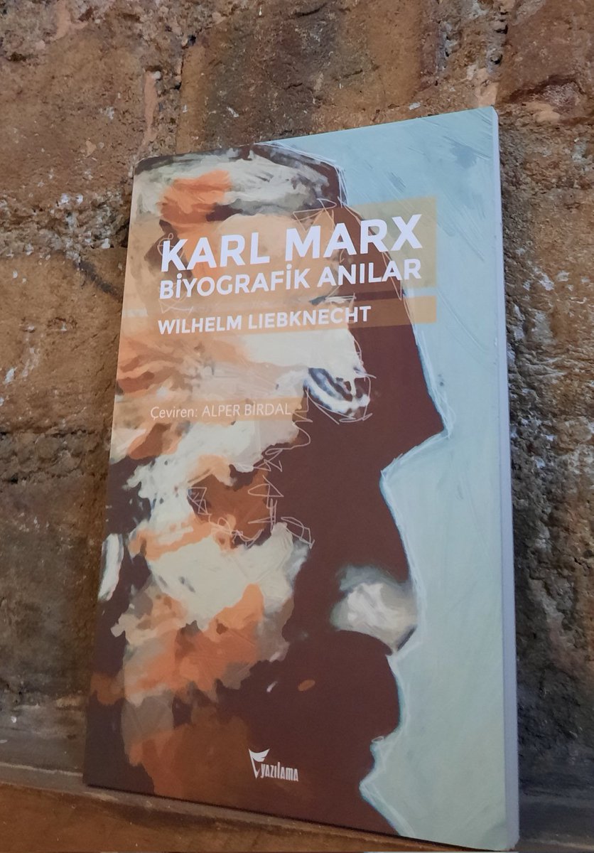 #kitapönerisi #karlmarx Alman sosyalist hareketinin önemli önderleri arasında olan Liebknecht, Marx’la çok yakın çalışmış ve onun yaşamını çok yakından gözlemlemişti. Bu kitapta bize, Marx’ın yaşamından ilginç bir kesit sunuyor. yazilama.com/kitap/karl-mar…