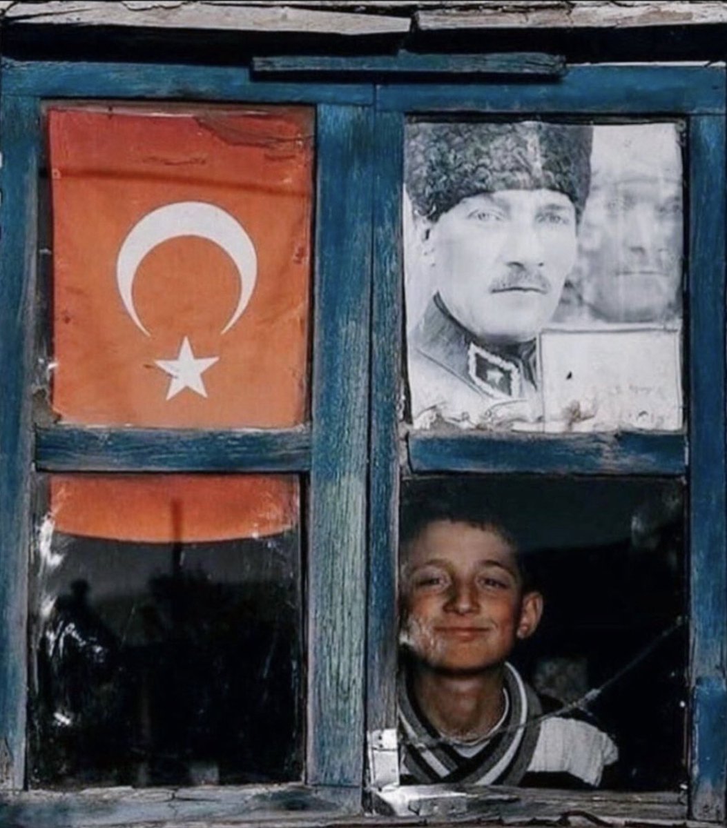🇹🇷 "Vatanı korumak çocukları korumakla başlar” #Atatürk 
23 Nisan, çocukların umutlarının ve hayallerinin en güzel simgesidir.
İyi ki varsınız çocuklar ! 🎈#23NisanUlusalEgemenlik #23Nisan