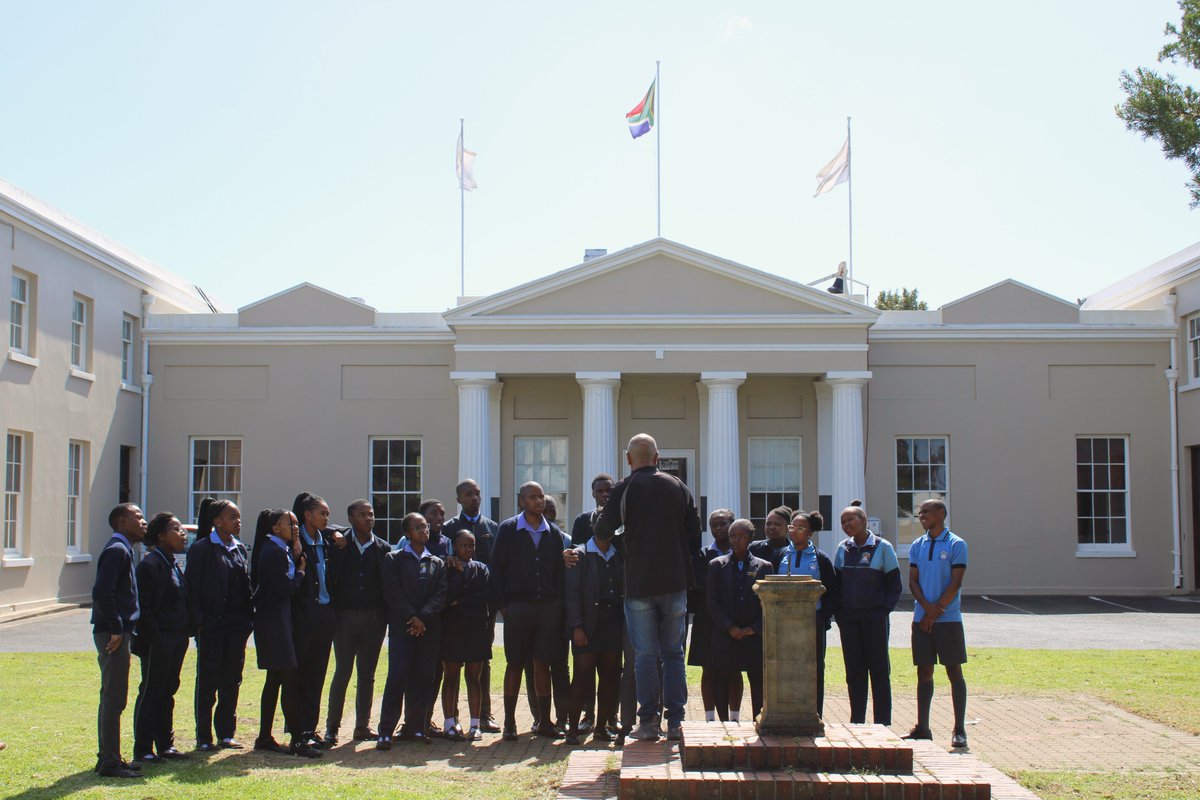 1/7🧵 On the 5th April, The Rising Star Project team welcomed the matric physics/chemistry learners from Thandokhulu High School to the NRF|SAAO.🔭