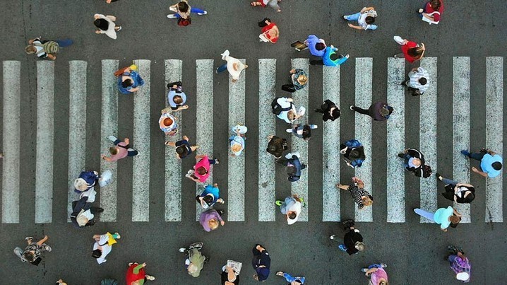 As a driver, you must not put a pedestrian at risk.
In particular, you must give way to pedestrians:
At a zebra crossing 🦓
At a pelican crossing 🐦
When the amber light is flashing 🟠
Crossing the road 🚶
and if you are moving off from a stationary position 🚗
#RoadSafety