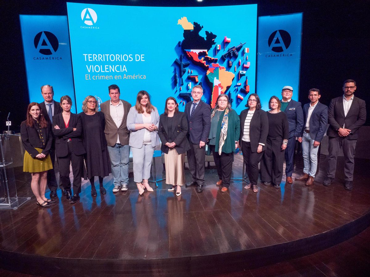 casamerica's tweet photo. 🌎 Estamos en la jornada ‘Territorios de violencia. El crimen en América’.
🗣️ Inauguran León De la Torre y @estherdelcampus: “La criminalidad se ha convertido en un fantasma que recorre la región de norte a sur y ningún país está exento de este mal”.
🤝 Con @unicomplutense. https://t.co/JJ2NtURs0V