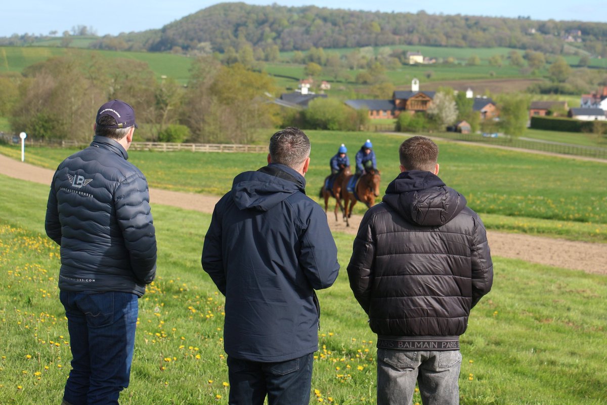 📸 Hugo, Michael & James watching second lot at Manor House Stables this morning. @Coral @HM3Legal @nafuk #TeamMHS