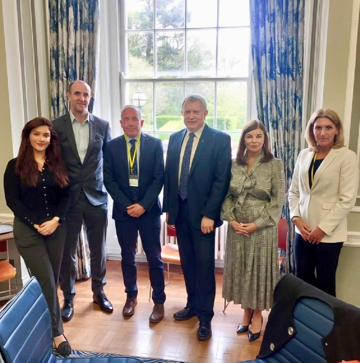 Good to meet with @NIElectricity's Derek Hynes & Edel Creery to discuss investment in our electricity network & EV charging points, particularly within Derry which has the worst provision across the UK. Vital we seek solutions to build a resilient & sustainable energy future.