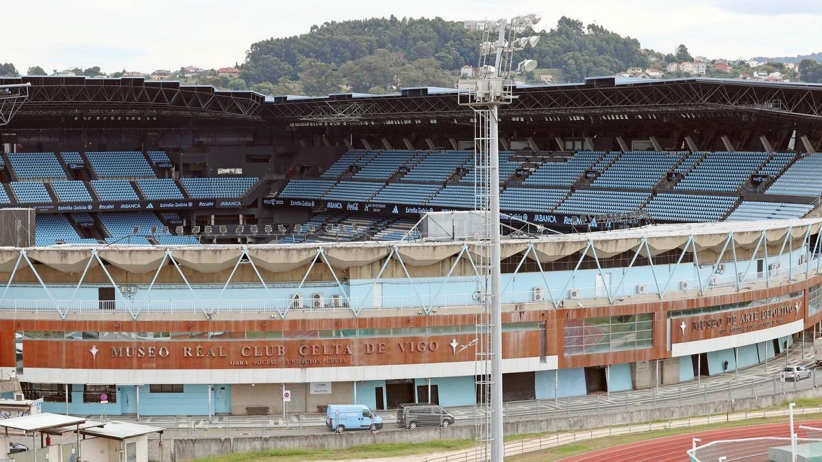 🔊 98.3 | A las 13:05h comenzamos Directo Marca Vigo: 🏟️ Empezaremos hablando con @ABravoCameselle sobre el convenio para la autorización de la reforma de la Grada de Gol de Balaídos.