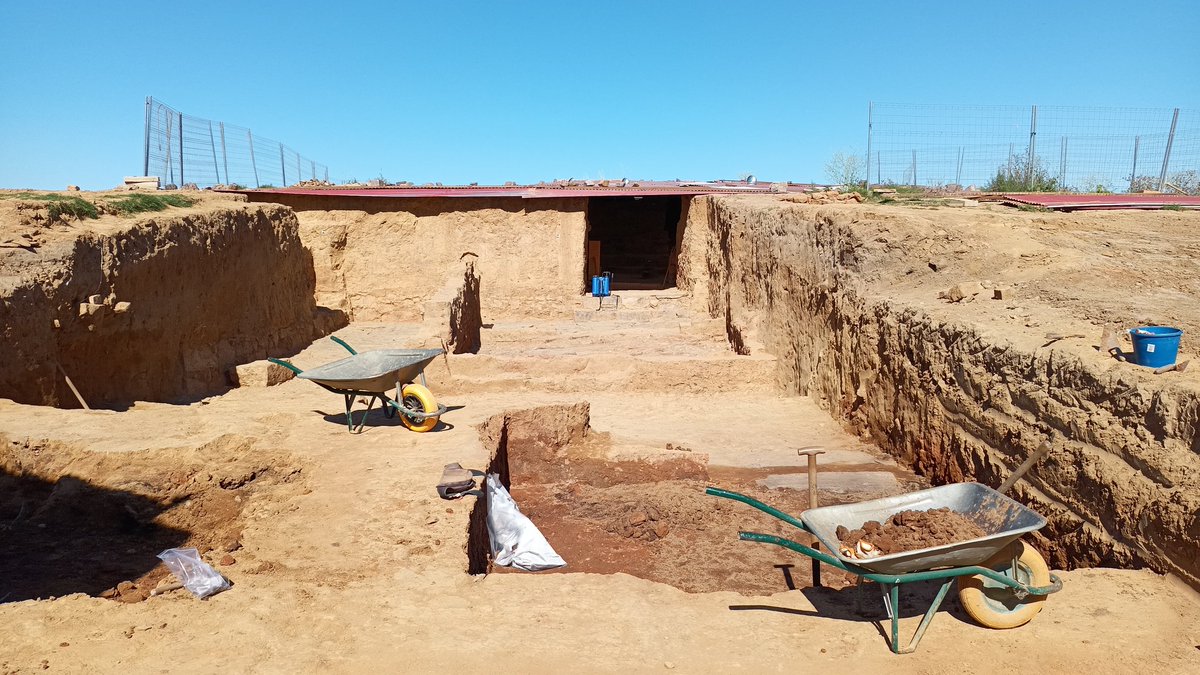 Bien mirada, una excavación es como un libro con su propio código. #Arqueomanía. #felizdiadellibro