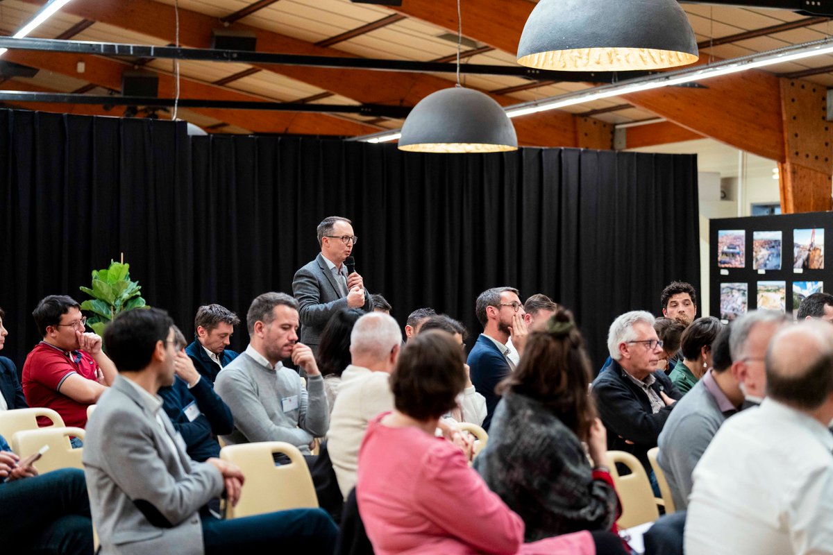 𝗠𝗔𝗦𝗦𝗜𝗙𝗜𝗘𝗥 𝗟𝗘 𝗥𝗘𝗖𝗬𝗖𝗟𝗔𝗚𝗘 𝗨𝗥𝗕𝗔𝗜𝗡🏡
Découvrez les temps forts du colloque sur le renouvellement urbain. Des ateliers ont exploré le développement des centres-bourg la densification pavillonnaire et le recyclage du foncier économique
👉bit.ly/448TVqN