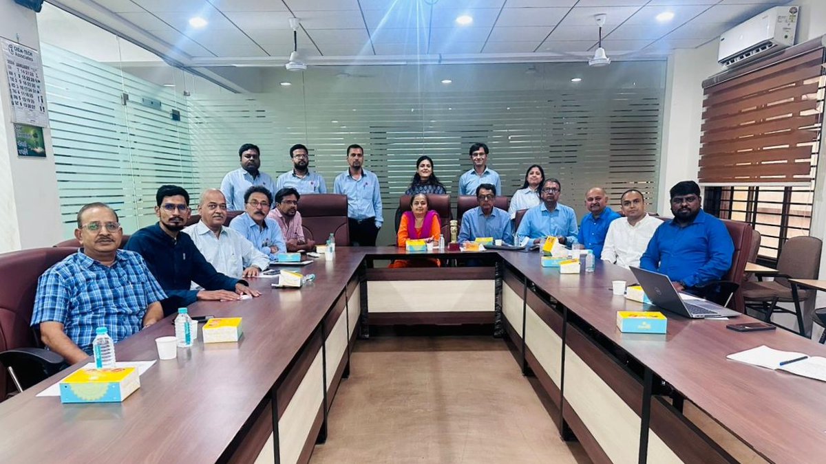 Under the Resilient, Inclusive & Sustainable Enterprises (#RISE) Surat, WRI India along with @GPCB_Surat, hosted a meeting with #RISE's advisory group members on April 19 to help assist #MSMEs and their workers in transitioning towards a low-carbon and climate-resilient future.