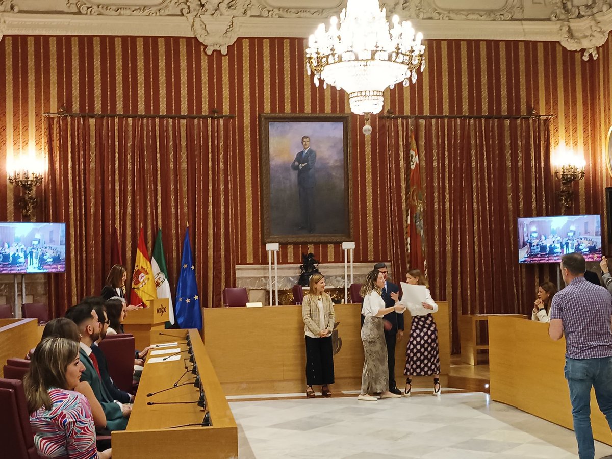 emiliocarrizosa's tweet image. Nuria Gómez Vargas, Premio Joven a la Cultura Científica. Enhorabuena, @justnuu_ 
Quienes trabajamos contigo estamos, como bien sabes, rebosando orgullo. Sigue así, que habrá muchos más reconocimientos a tu trabajo como investigadora.