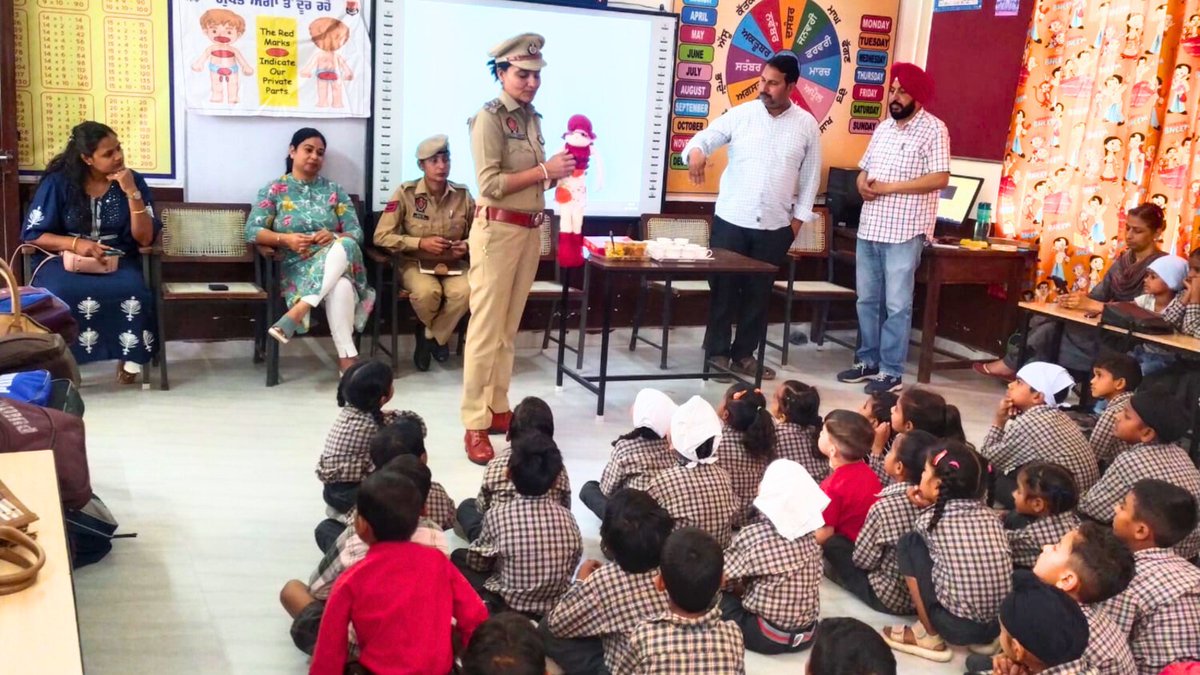 #ShaktiHelpDesk of Bathinda Police conducted an awareness seminar under Jagriti program at Govt. Elementary School, Joganand, against sexual abuse, to spread awareness among school kids aged 4 to 13 years about good touch and bad touch through storytelling. #SaanjhShakti