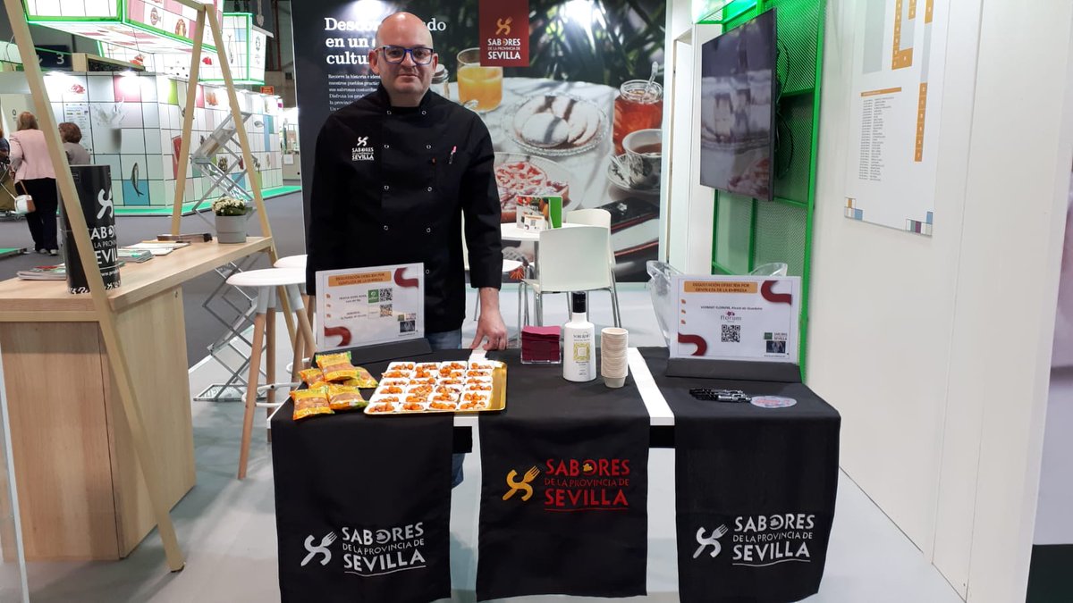 📢 ¡Comenzamos con el Salon Gourmets en la cocina de “Gusto del Sur”! Luis Portillo de @La_Quincana, con Mónica Rosón @lacataora, presentan esta degustación con productos de la provincia: 🥜 Frutos Secos Alfer 🫒 AOVE Soberbio 🥃 Vermut Florum @grupogourmets @Prodetur