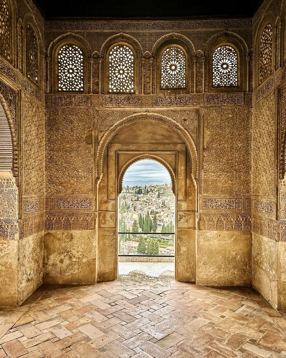 BaytAlFann's tweet photo. 1/ Ojalá (Hopefully/Let’s hope so) –
from the Arabic word inshālla (ان شاء الله), meaning ‘God-willing’ or ‘if God wills’ https://t.co/BGLPgk7eN9