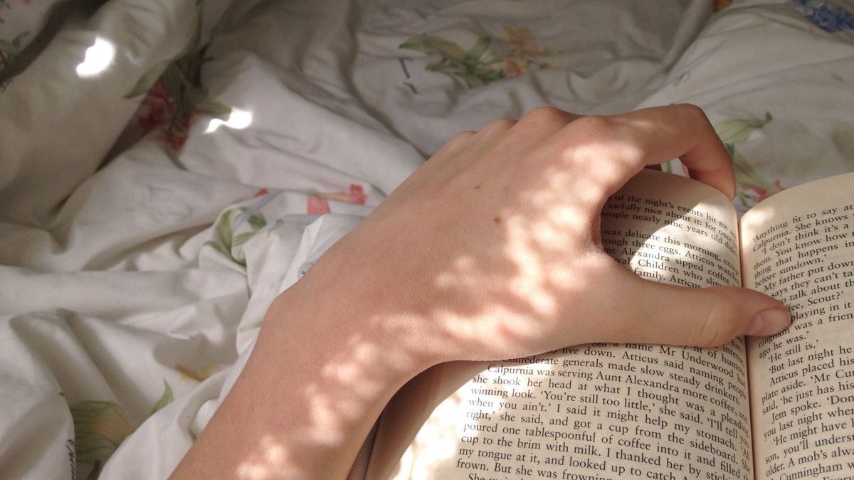 malusokay's tweet photo. soft spring mornings spent reading ☕ https://t.co/XsvOSiz4XB