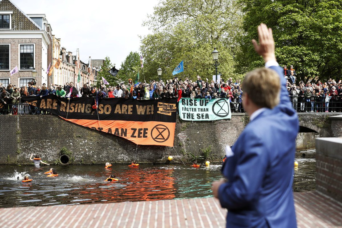 Weet u nog dat Willem-Alexander tijdens de Koningsdag in Amersfoort van 2019 vrolijk naar Extinction Rebellion stond te zwaaien en dit door MSM keurig in beeld werd gebracht?

Toen had u al kunnen weten dat er een agenda achter zit en dat XR de goedkeuring van de macht heeft.