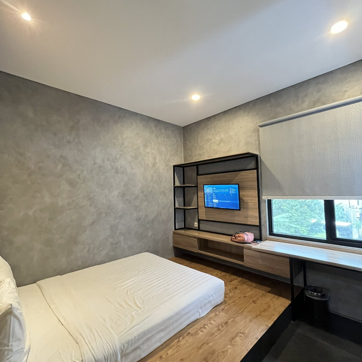 linskinjournal's tweet photo. masih nggak nyangka hotel segini lengkap di Solo mana sampingnya langsung mall, cuma 300rb an per malemnya!👍😭

fix bakal jadi andalan kalau lg main ke Solo pasti bakal balik lagi ke sini sih… namanya LOA Living. https://t.co/QCx1mDroKj