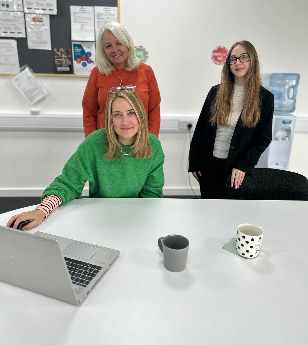 PackSmartGroup's tweet photo. 🌟 Meet the friendly faces behind The Pack Smart Group's exceptional client service team! 🌟
From answering your enquiries to elevating your experience with us, our team is dedicated to winning customer service.
Want to talk? DM us!
📦 🎽 🍸 🎵
#MeetTheTeam #PackSmartGroup https://t.co/ciLXtvnd7C