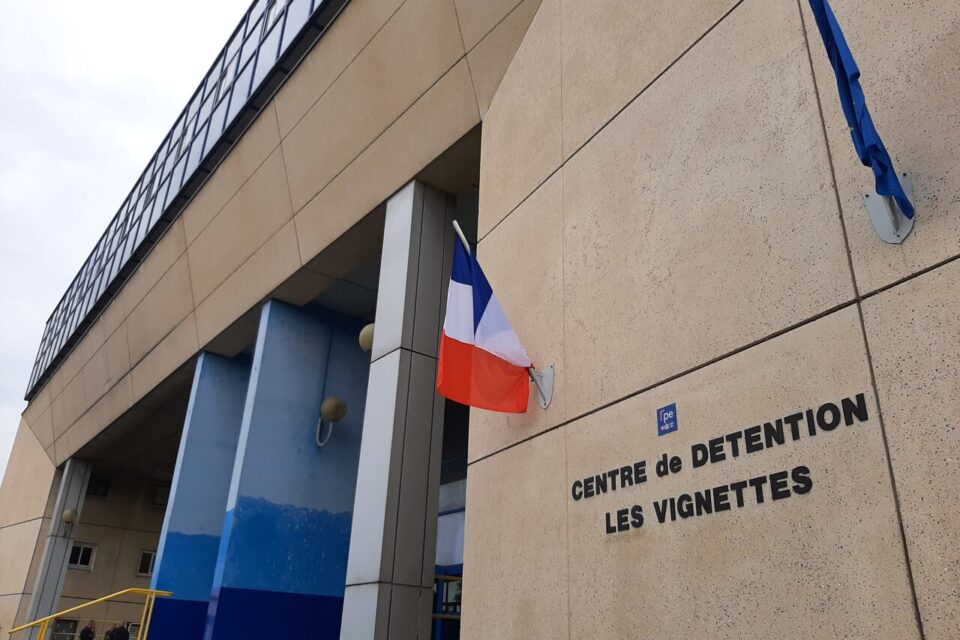 Val-de-Reuil (27) : Lahoucine El K., un détenu français avec 23 mentions à son casier et suspecté de radicalisation, veut « faire un carnage » ; sa peine de prison prolongée fdesouche.com/2024/04/23/val…