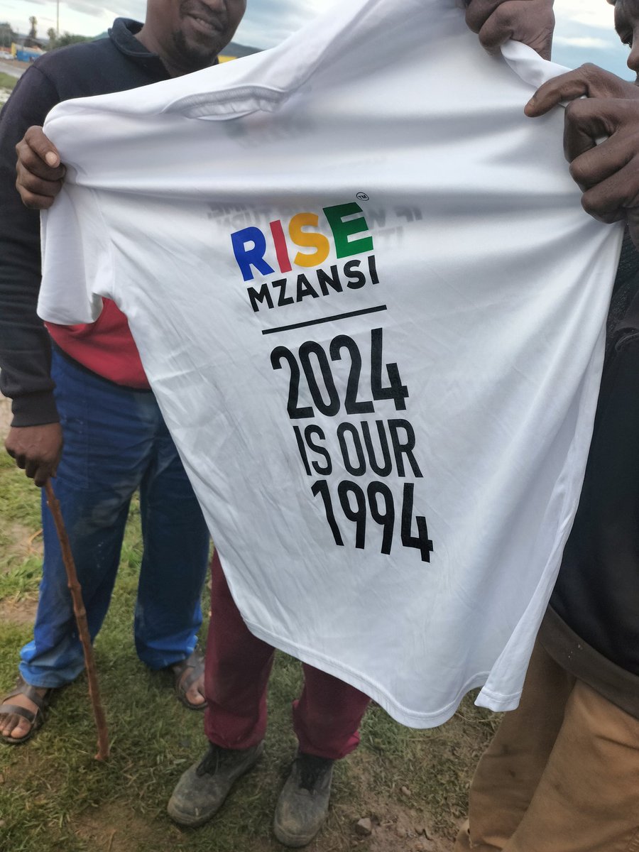 In December I sat down with my big family and presented the @Rise_Mzansi plan. My younger sister and aunt have been doing ground work in Khayelitsha and Langa @AxolileNotywala is launching a plan to end SPATIAL INJUSTICE in the WC. #AxolileforWCPremier
