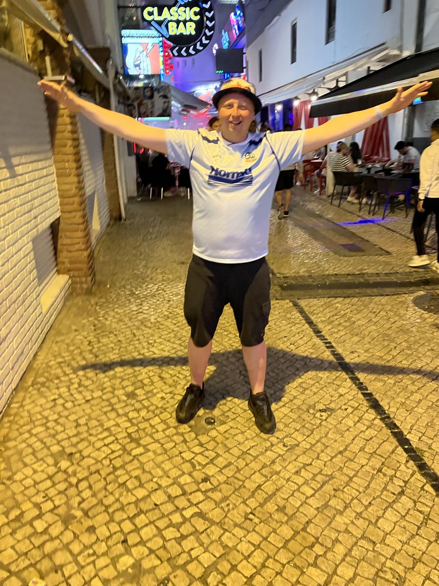⁦@OfficialBWFC⁩ supporters taking over Albufeira old town last night #bwfc #tiltysstag