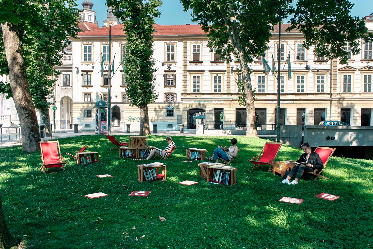 Enjoy life full of books! 📖 😀 Happy World Book Day! 🎉 📸 Matej Perko #visitljubljana #ljubljana #ljubljanaculture #greenhint