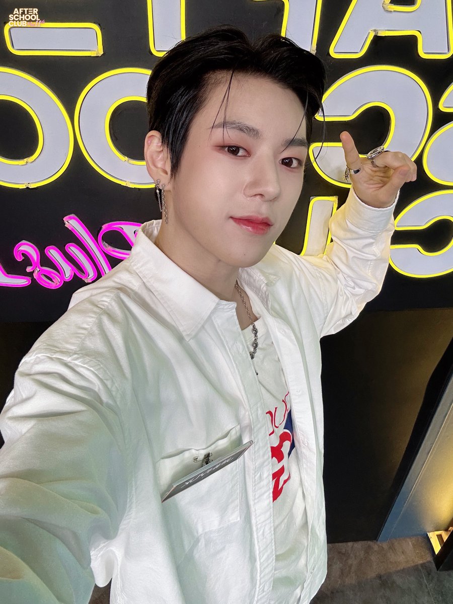 arirang_ASC's tweet photo. [NOWADAYS]
⠀
OoWee - !
나우어데이즈만 보면
심장 소리 더 빨라져 두 배로 🤭
글로벌 팬의 마음을 쿵 - 하고 울린
나우어데이즈와 함께한 오늘의 ASC✨
⠀
#NOWADAYS_ASC #NOWADAYS @CUBE_NOWADAYS https://t.co/j3uDbCs4Xw