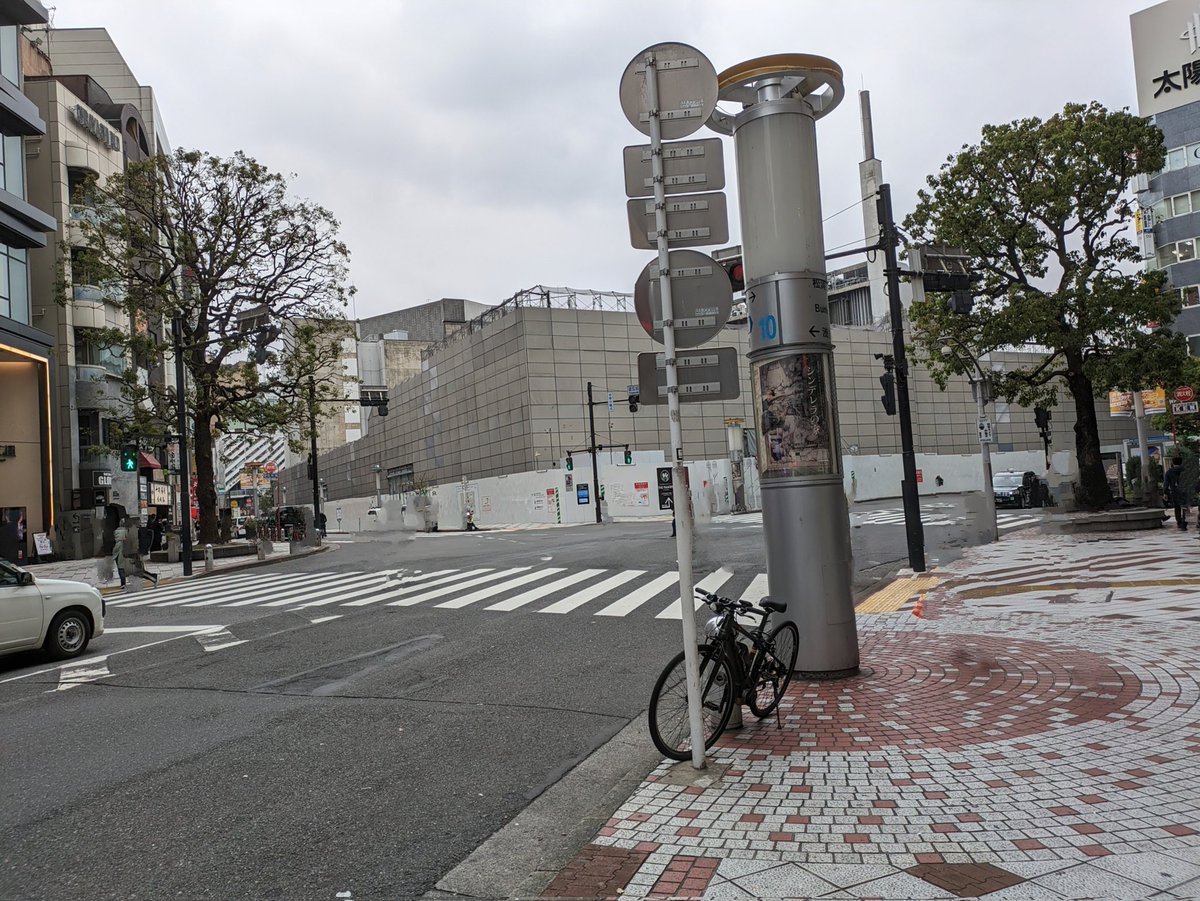 渋谷東急本店も解体が進み、淋しげなその姿を覗かせている
思えば新宿では小田急百貨店が消えひとつの時代の経過を感じる
公園通りのJEAN JEAN跡から、ライブハウス屋根裏の跡を抜けてまた新宿に戻る
昔のロフトやルイード…
街はどんどん変わって行く😮‍💨