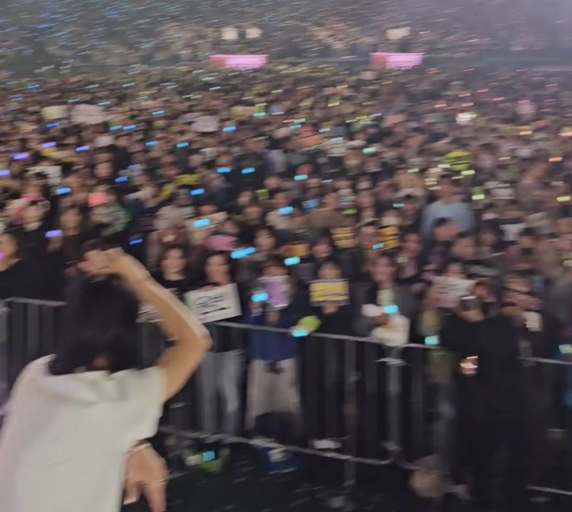 _KNOW_LOVEYOU's tweet photo. アントンが撮ってた動画に映ってたけど角度的にこれだよねやっぱルール守らないと😅 https://t.co/nH5u7rT4nb