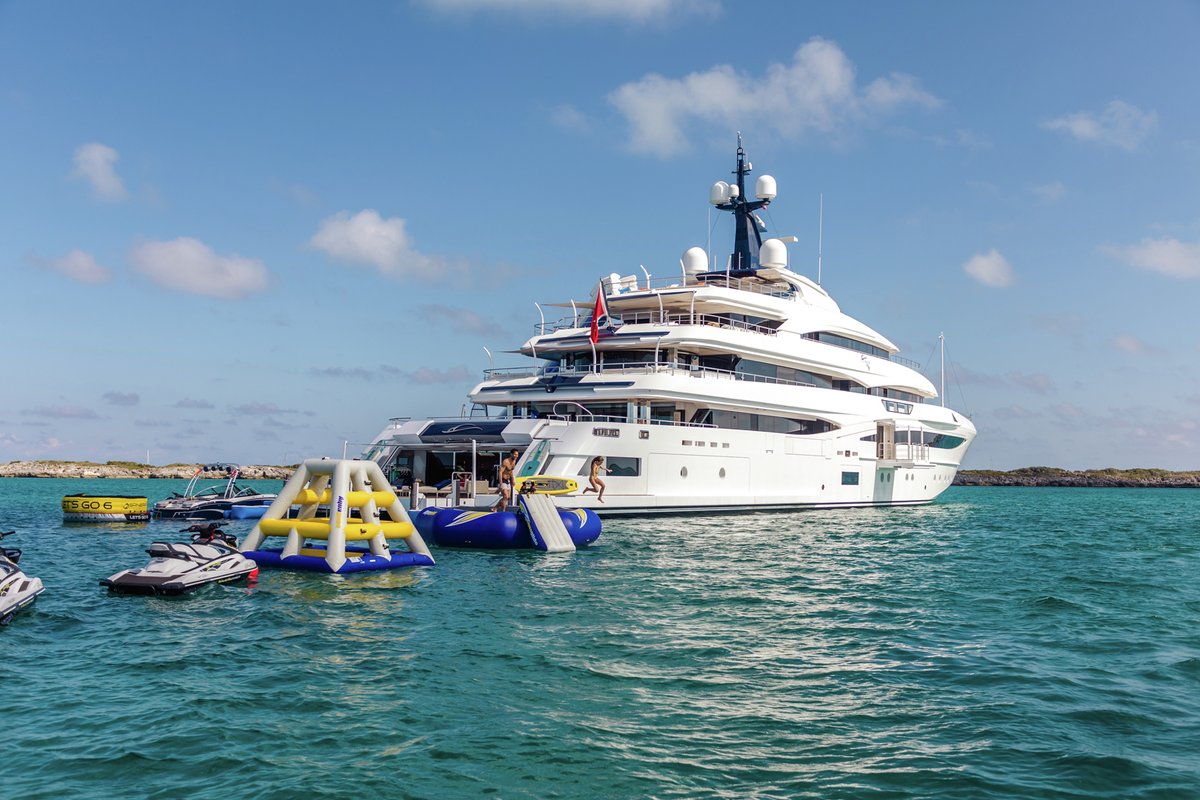 The sun shining high in the sky and the breeze rippling the sea make this a perfect picture of the exclusive lifestyle to savour aboard the CRN M/Y Andrea ex Lady Jorgia ex Cloud 9.
#MadeByYouWithOurOwnHands     

ow.ly/s15250RlUYs