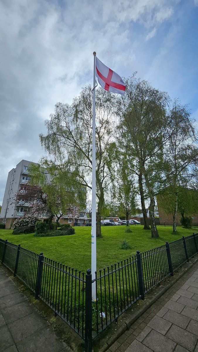 Happy St George's Day. Thanks @TheDeliin for looking after and washing the flag, @sportology for keeping one of the keys safe and Boldmere Hardware for making some extra key copies after my copy was in my car when it was stolen. Funded by @BoldmereFutures