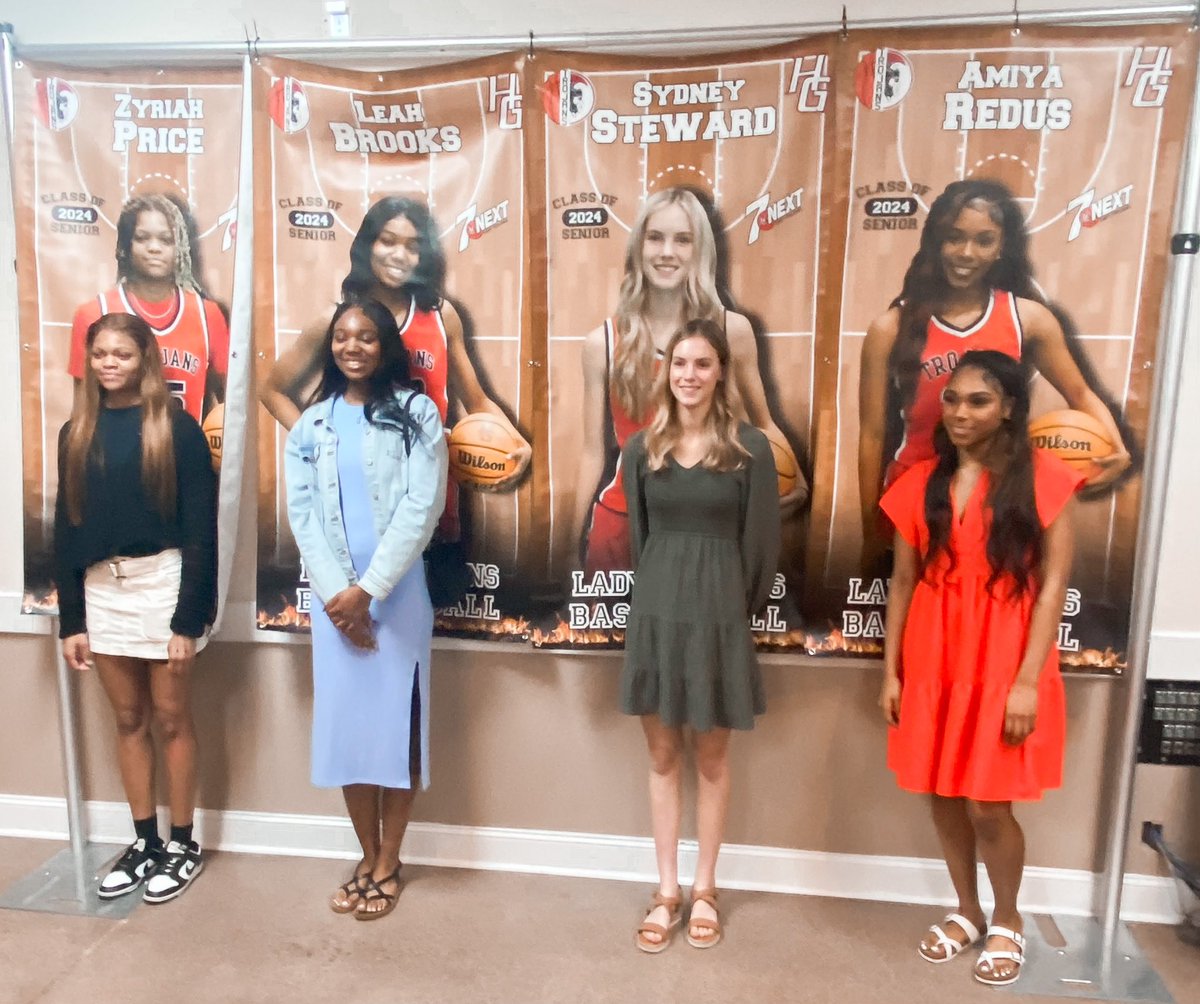 Misty30S's tweet photo. One last recognition for these seniors last night @PriceZyriah @LeahBrooks2005 @syd__3_ @AmiyaRedus_1 

Counting just the last 4 years: 
4 AL ST Championships
Only 1 home loss 
Only 2 losses to an AL team (3-2 vs 7A Hoover)
Broke AL record in cons wins (87) &amp; AL State Chmps 7peat https://t.co/pLxjUNSdRg